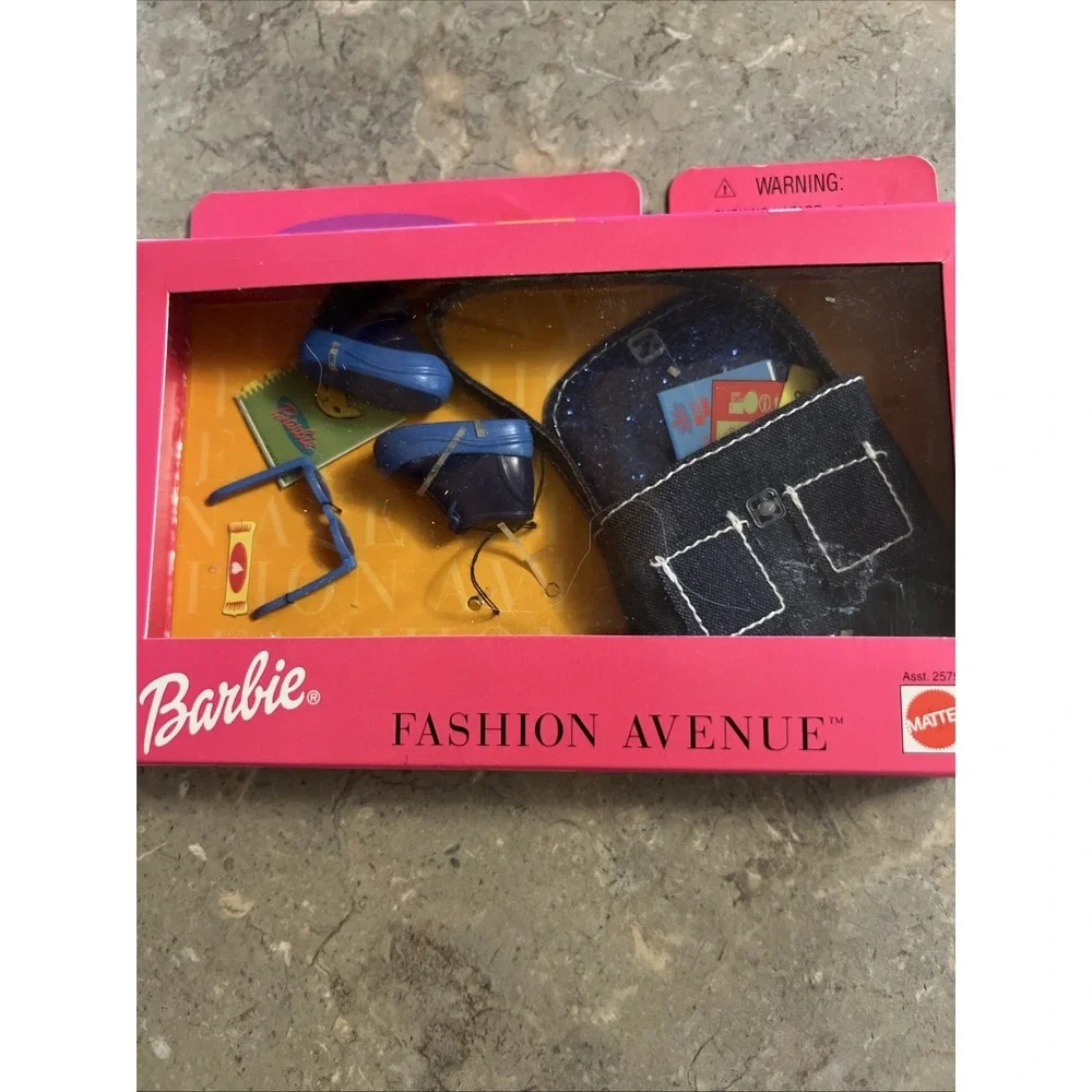 1999 Barbie Fashion Avenue School Rules Accessories